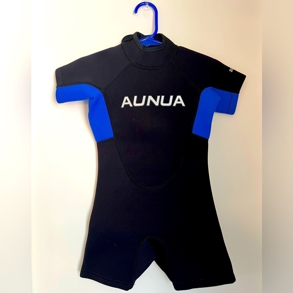 Aunua little boys short wetsuit in size 4 - Picture 3 of 7
